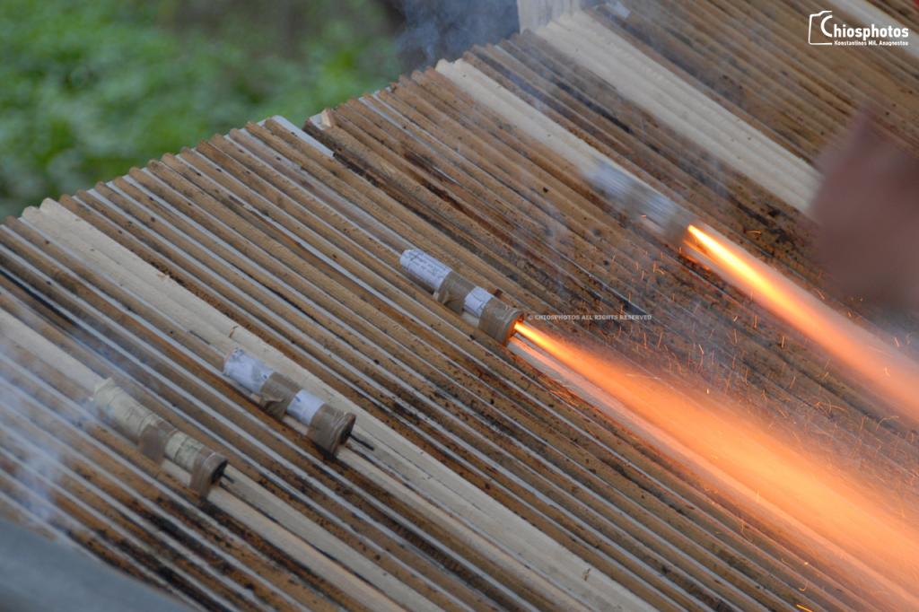 Το έθιμο του Ρουκετοπόλεμου στο Βροντάδο της Χίου